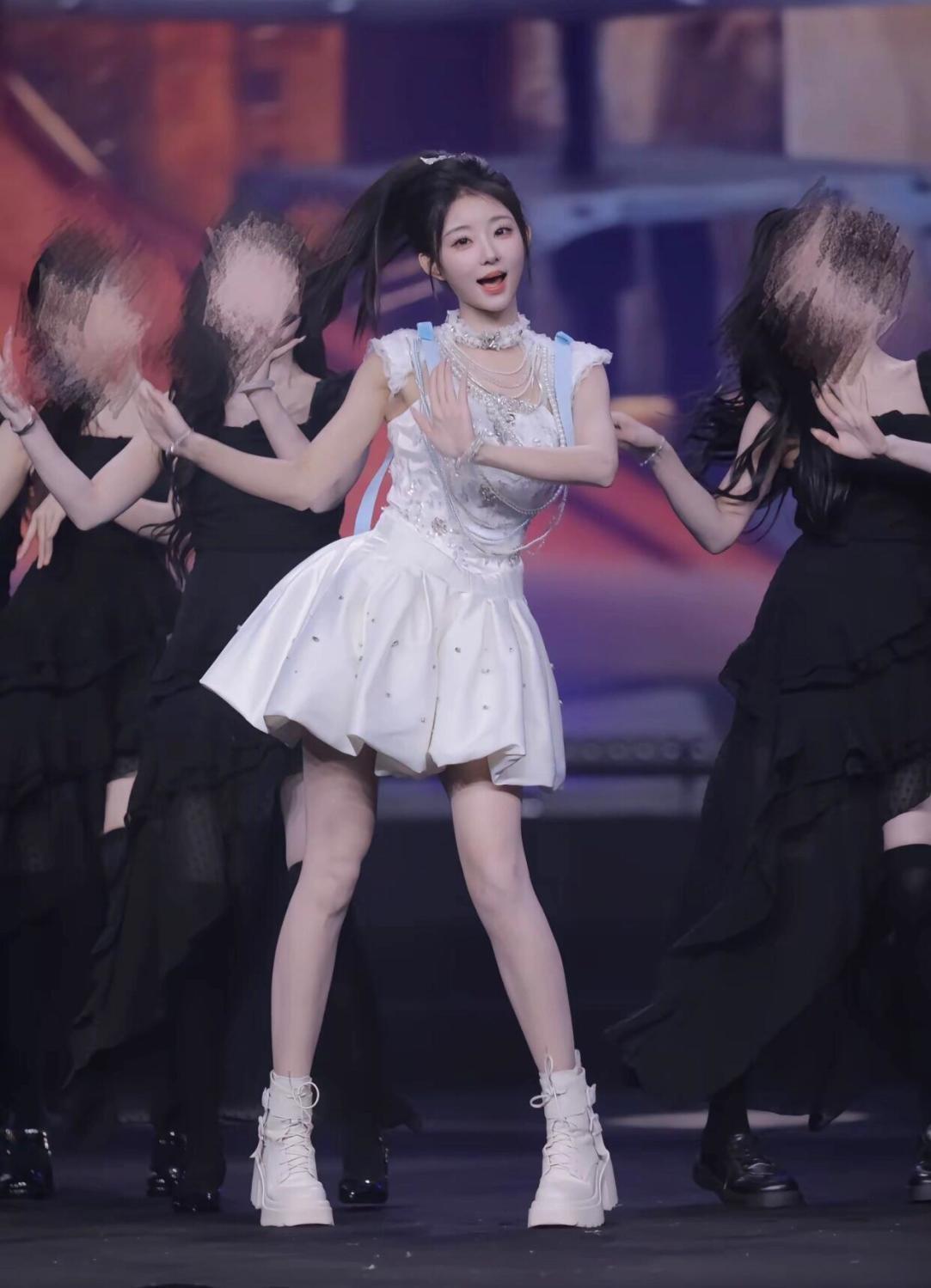 Elegant White Stage Performance Outfit - IVE Jang Wonyoung Inspired Jazz Dance Costume Set - Coscosmos