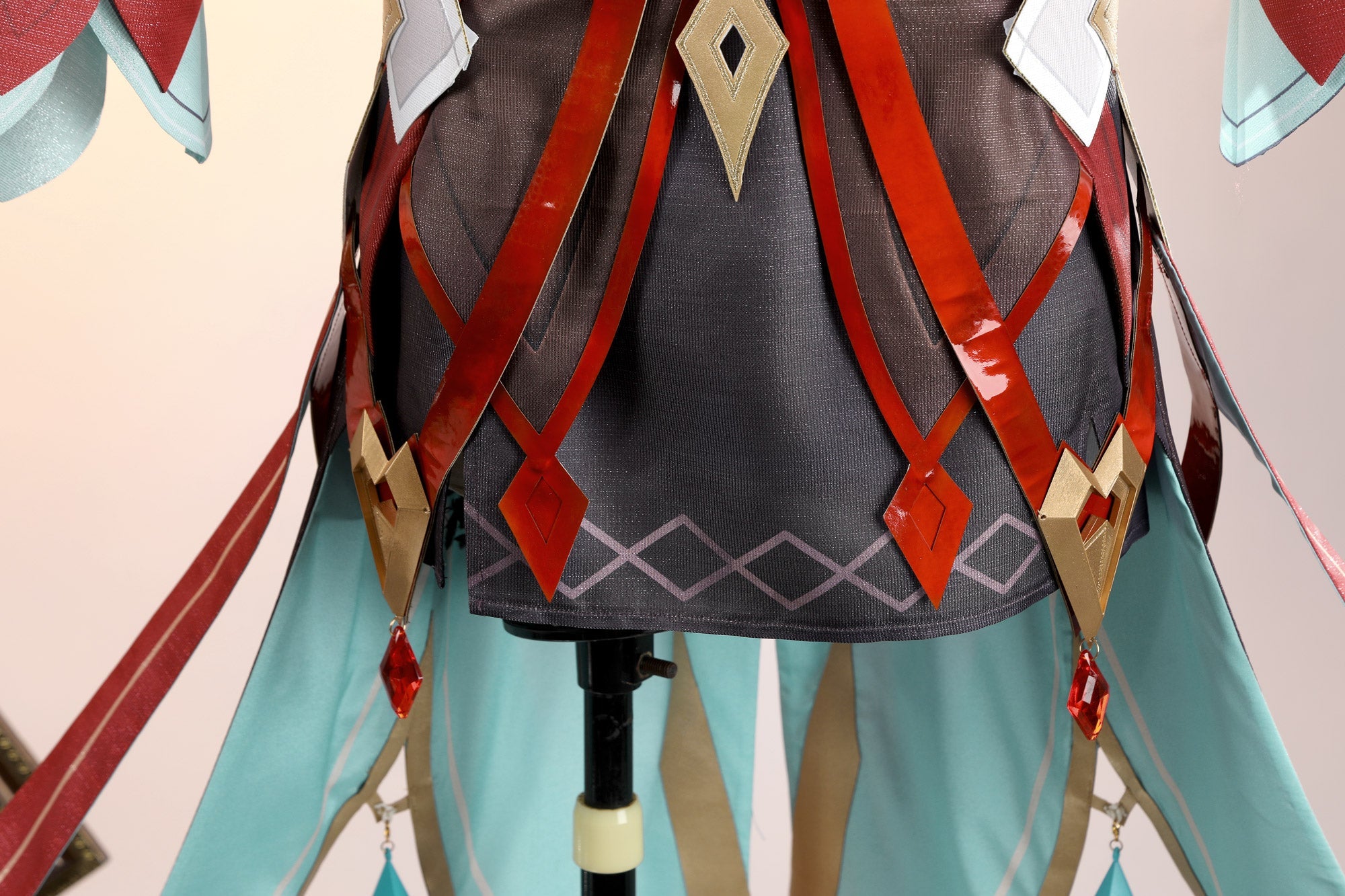 Genshin Impact Alice Full Character Outfit Set Cosplay Costume with Accessories - Coscosmos